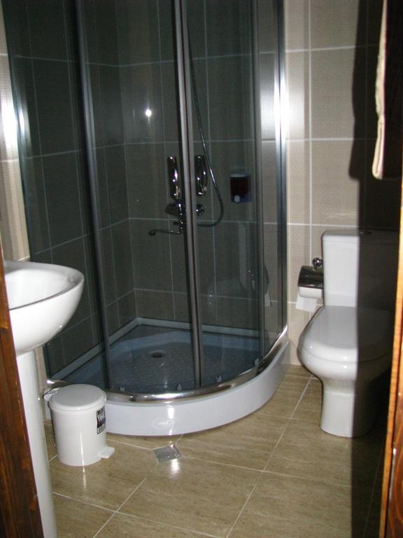 Guest House Shina Omalo Bilik gambar